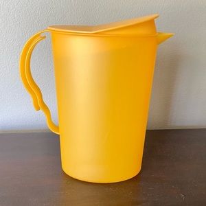Tupperware Impressions 2.1 Liter 8.75 Cups Yellow Pitcher